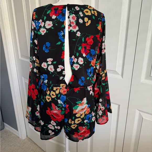 Women’s romper. Floral. Size Medium - Picture 2 of 14